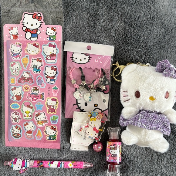 Hello Kitty Bundle - Picture 3 of 13